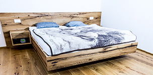 Schlafzimmer in Eiche Altholz